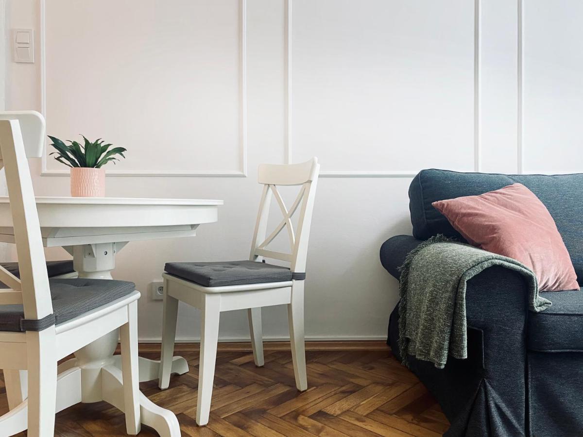 Beautiful Apartment With Two Rooms, Cracow Old Town Krakow Luaran gambar