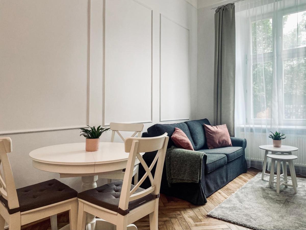 Beautiful Apartment With Two Rooms, Cracow Old Town Krakow Luaran gambar